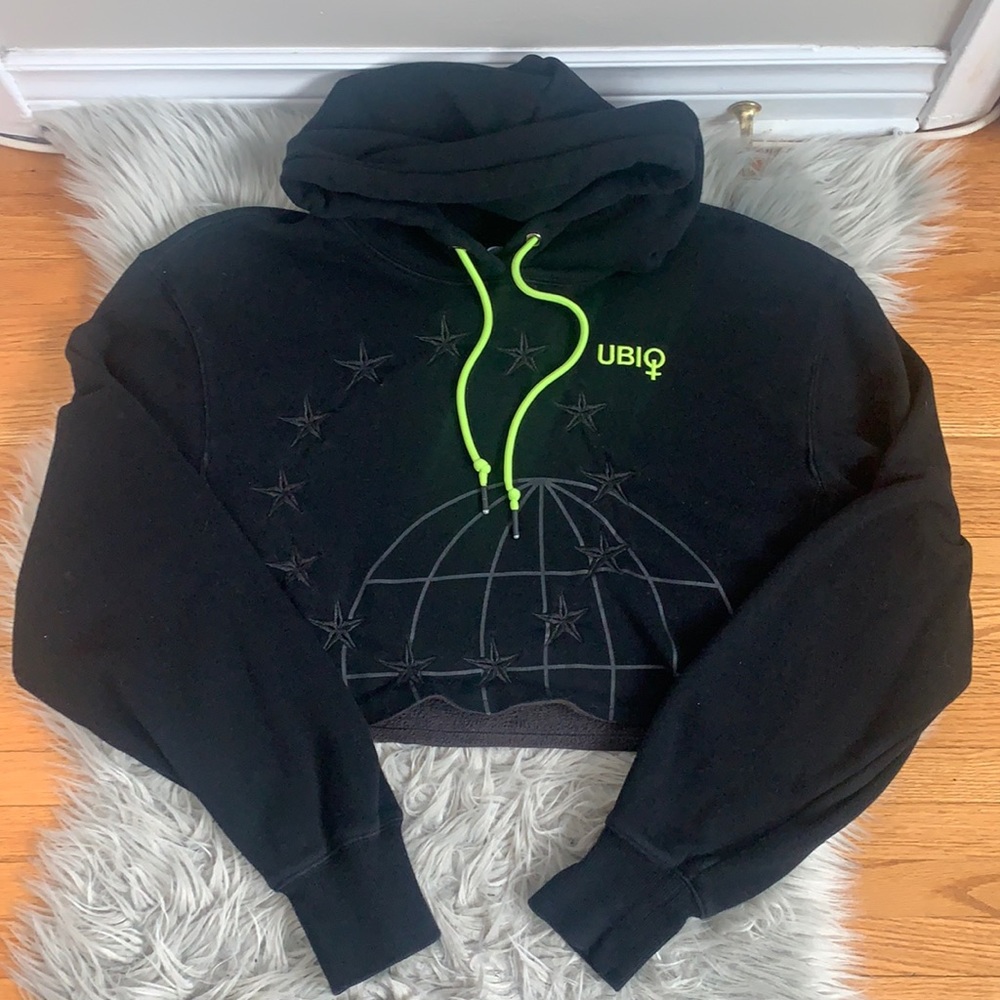 Black Cropped Embroidered Long Sleeved Hoodie